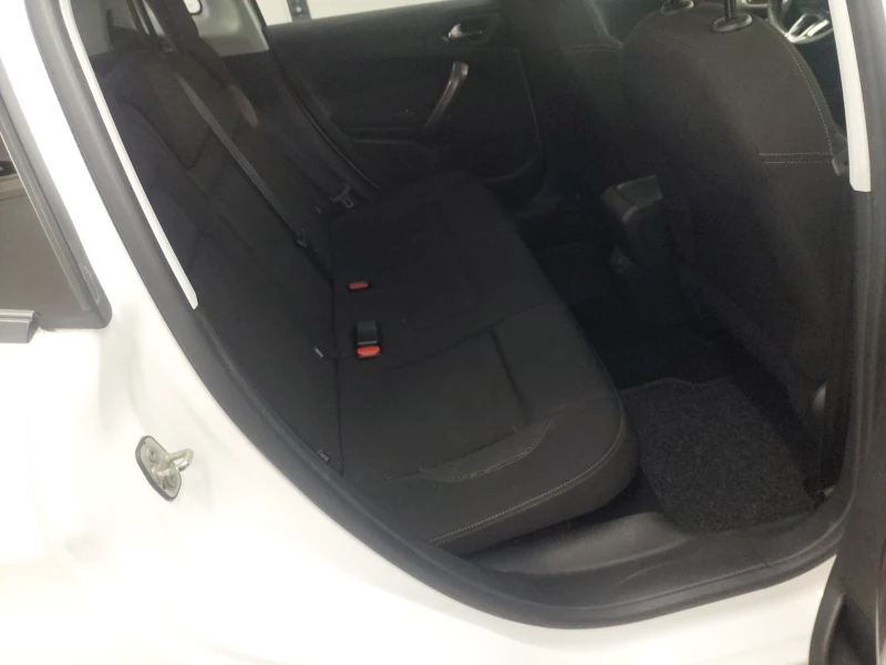 Peugeot 2008 1.6 dizel, снимка 16 - Автомобили и джипове - 51905445