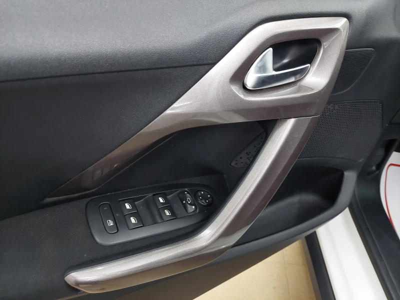 Peugeot 2008 1.6 dizel, снимка 11 - Автомобили и джипове - 51905445