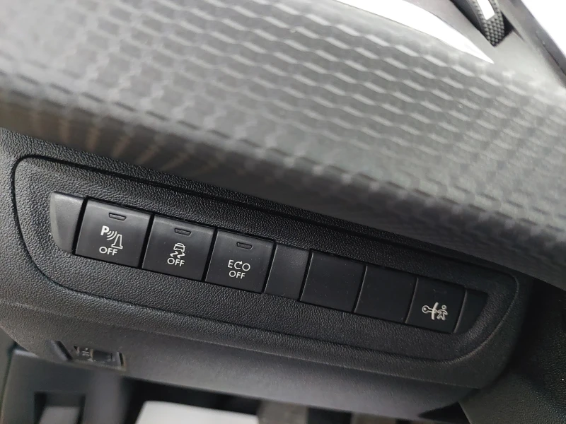 Peugeot 2008 1.6 dizel, снимка 10 - Автомобили и джипове - 51905445