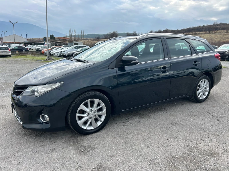 Toyota Auris 1.4D-4D, снимка 2 - Автомобили и джипове - 52663469