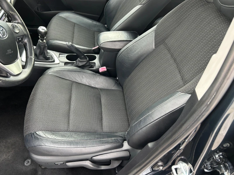 Toyota Auris 1.4D-4D, снимка 8 - Автомобили и джипове - 52663469
