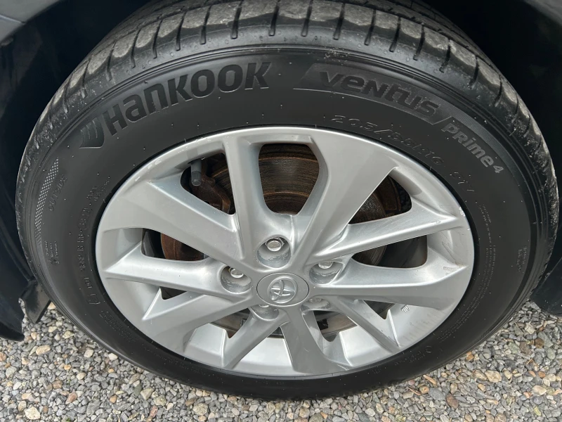 Toyota Auris 1.4D-4D, снимка 13 - Автомобили и джипове - 52663469
