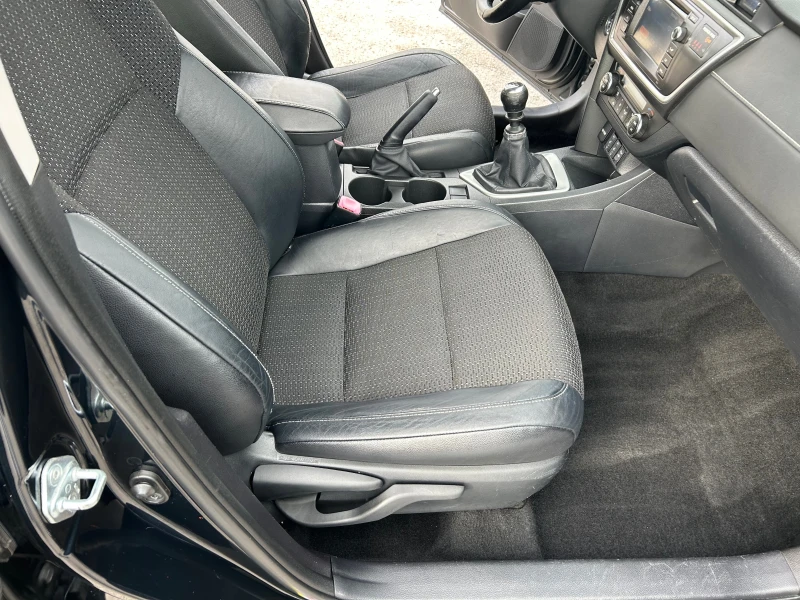 Toyota Auris 1.4D-4D, снимка 10 - Автомобили и джипове - 52663469