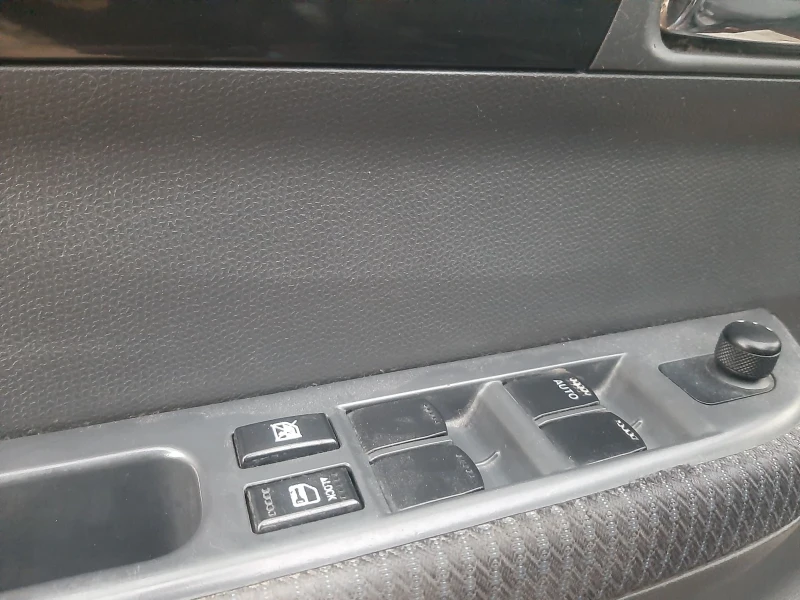 Suzuki Swift 1.3i KLIMA 4x4 FEIS, снимка 13 - Автомобили и джипове - 53388156