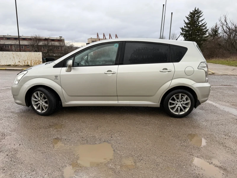 Toyota Corolla verso 2.0 D-4D 116ph* * * ПОДГРЕВ* ТЕГЛИЧ* ОБСЛУЖЕНА* * , снимка 4 - Автомобили и джипове - 53249469