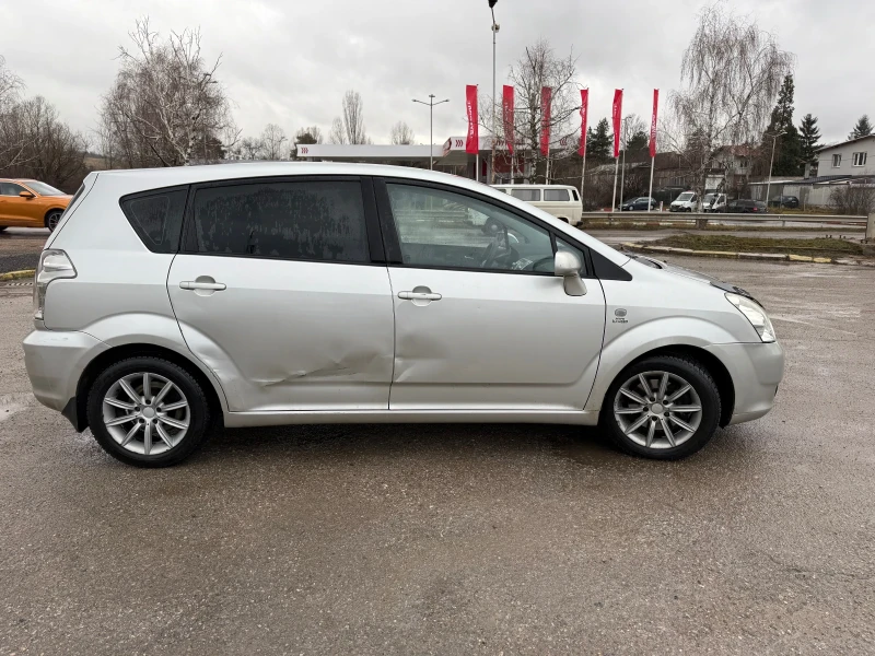 Toyota Corolla verso 2.0 D-4D 116ph* * * ПОДГРЕВ* ТЕГЛИЧ* ОБСЛУЖЕНА* * , снимка 8 - Автомобили и джипове - 53249469