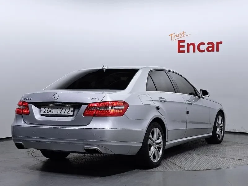 Mercedes-Benz E 200  - изображение 2