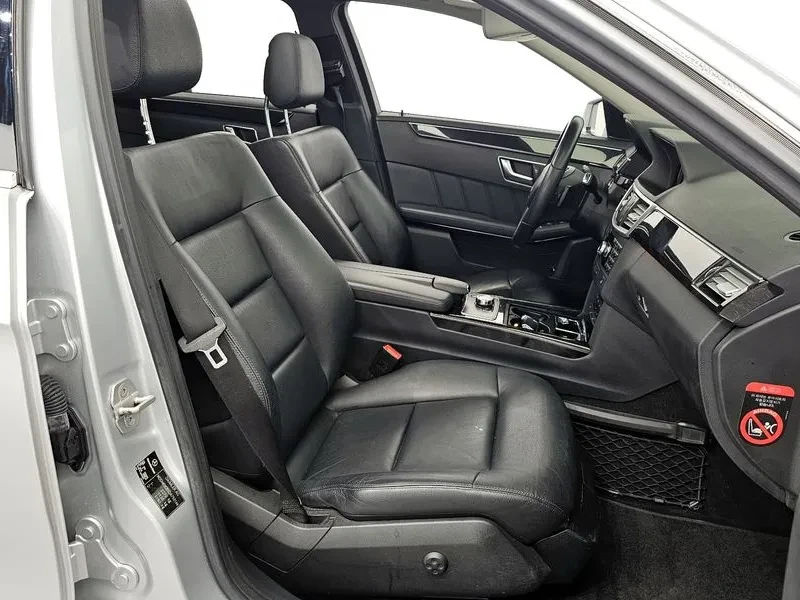 Mercedes-Benz E 200, снимка 11 - Автомобили и джипове - 52693456