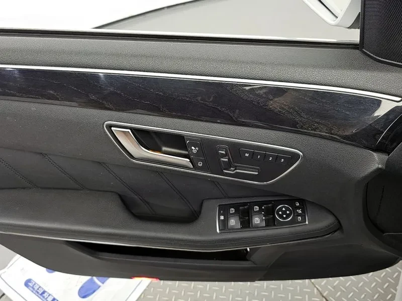 Mercedes-Benz E 200, снимка 15 - Автомобили и джипове - 52693456