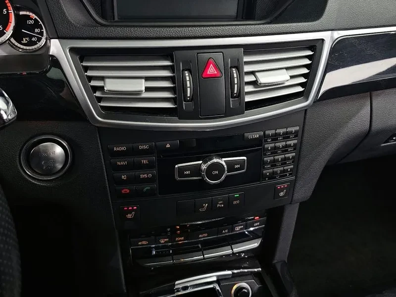 Mercedes-Benz E 200, снимка 14 - Автомобили и джипове - 52693456