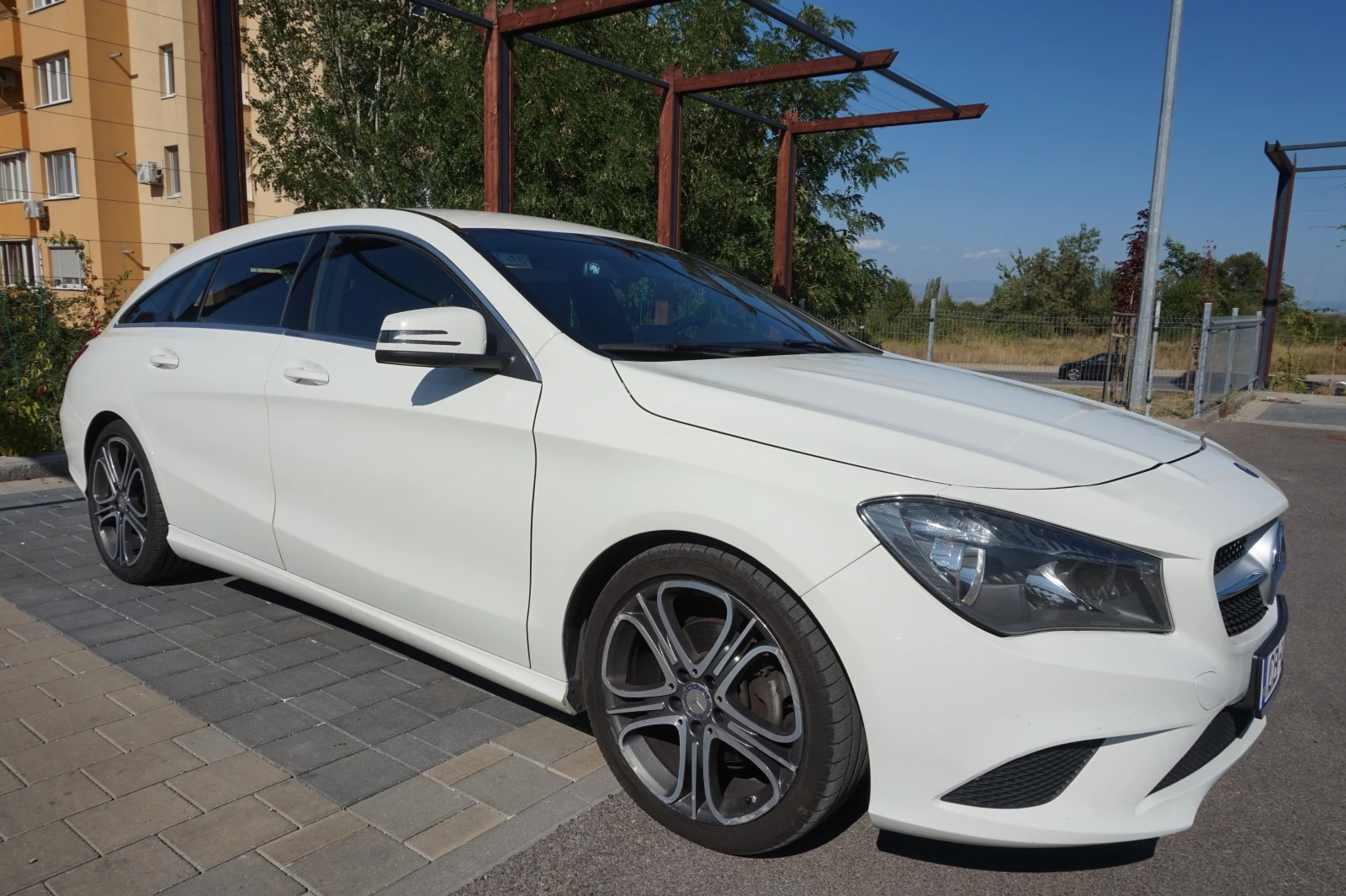 Mercedes-Benz CLA 200 CDI Shooting Brake - изображение 2