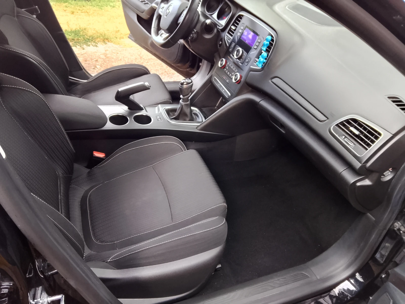 Renault Megane 1.2 Гранд тур четри цилиндъра 101кs - изображение 9