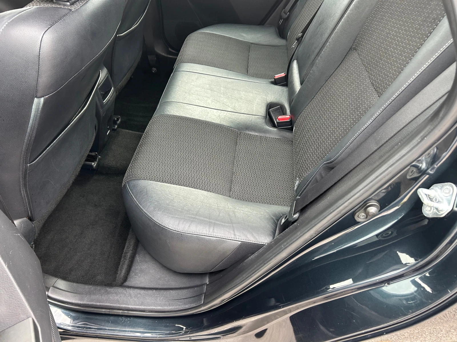 Toyota Auris 1.4D-4D - изображение 9