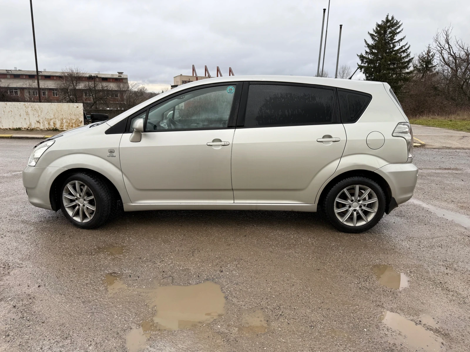 Toyota Corolla verso 2.0 D-4D 116ph* * * ПОДГРЕВ* ТЕГЛИЧ* ОБСЛУЖЕНА* *  - изображение 4