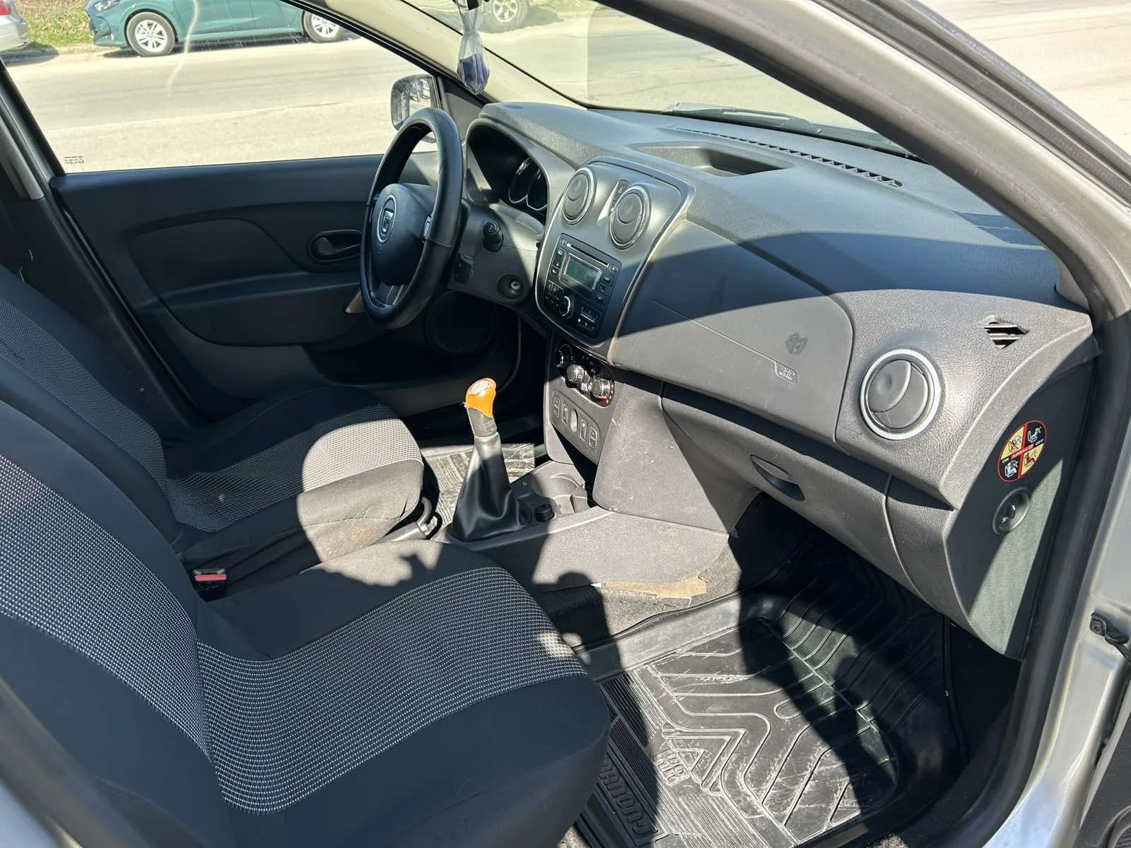 Dacia Logan 1.5 DCi, снимка 9 - Автомобили и джипове - 53814153