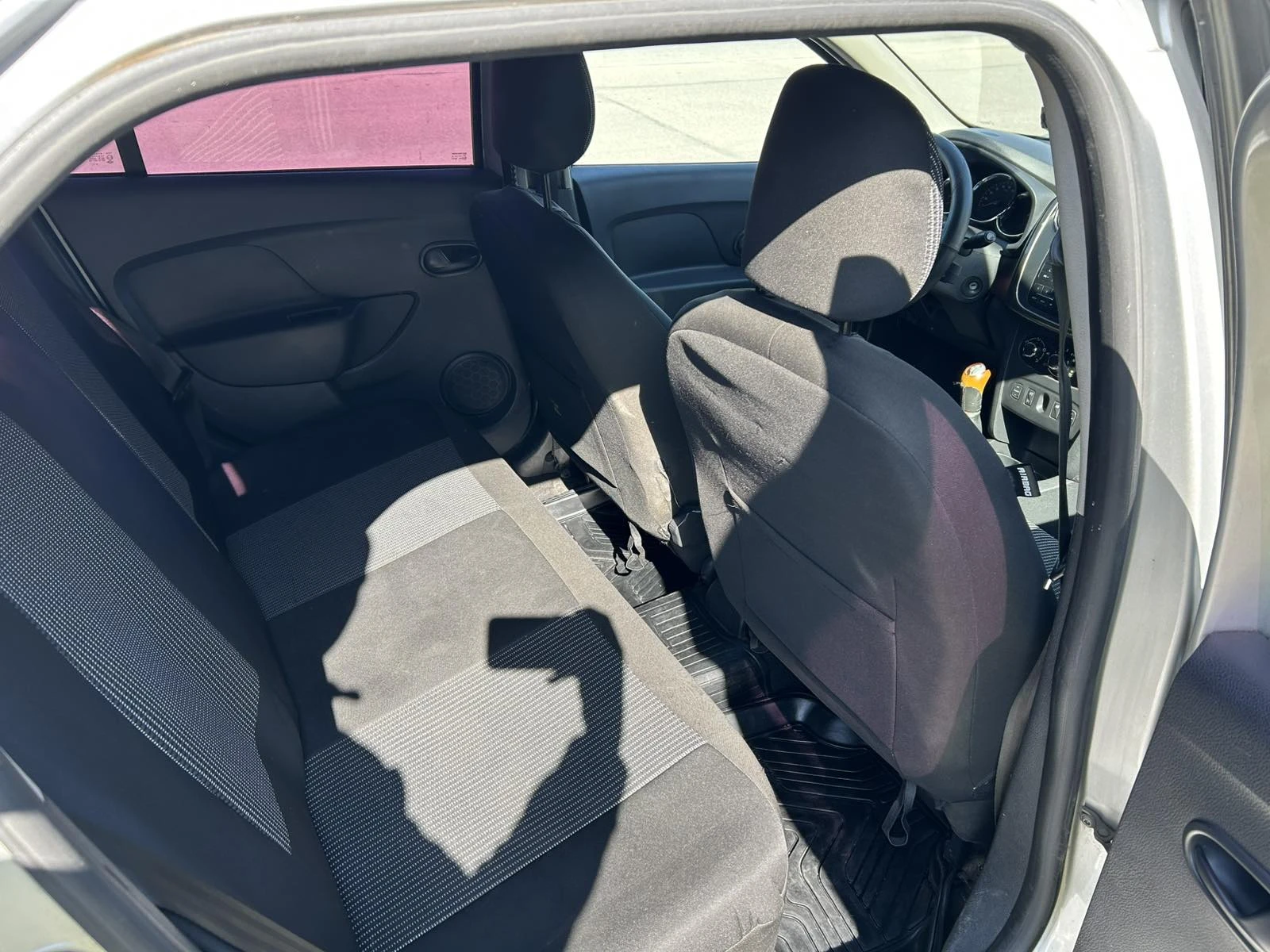 Dacia Logan 1.5 DCi, снимка 11 - Автомобили и джипове - 53814153