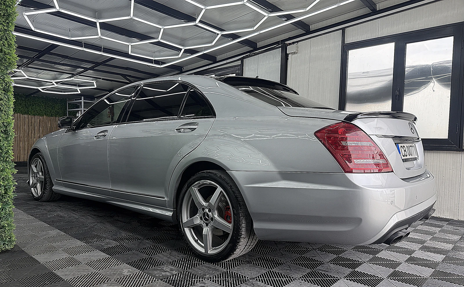 Mercedes-Benz S 350 AMG/4-MATIC/PANORAMA/KeylessGo/СОБСТВЕН ЛИЗИНГ, снимка 4 - Автомобили и джипове - 54426965