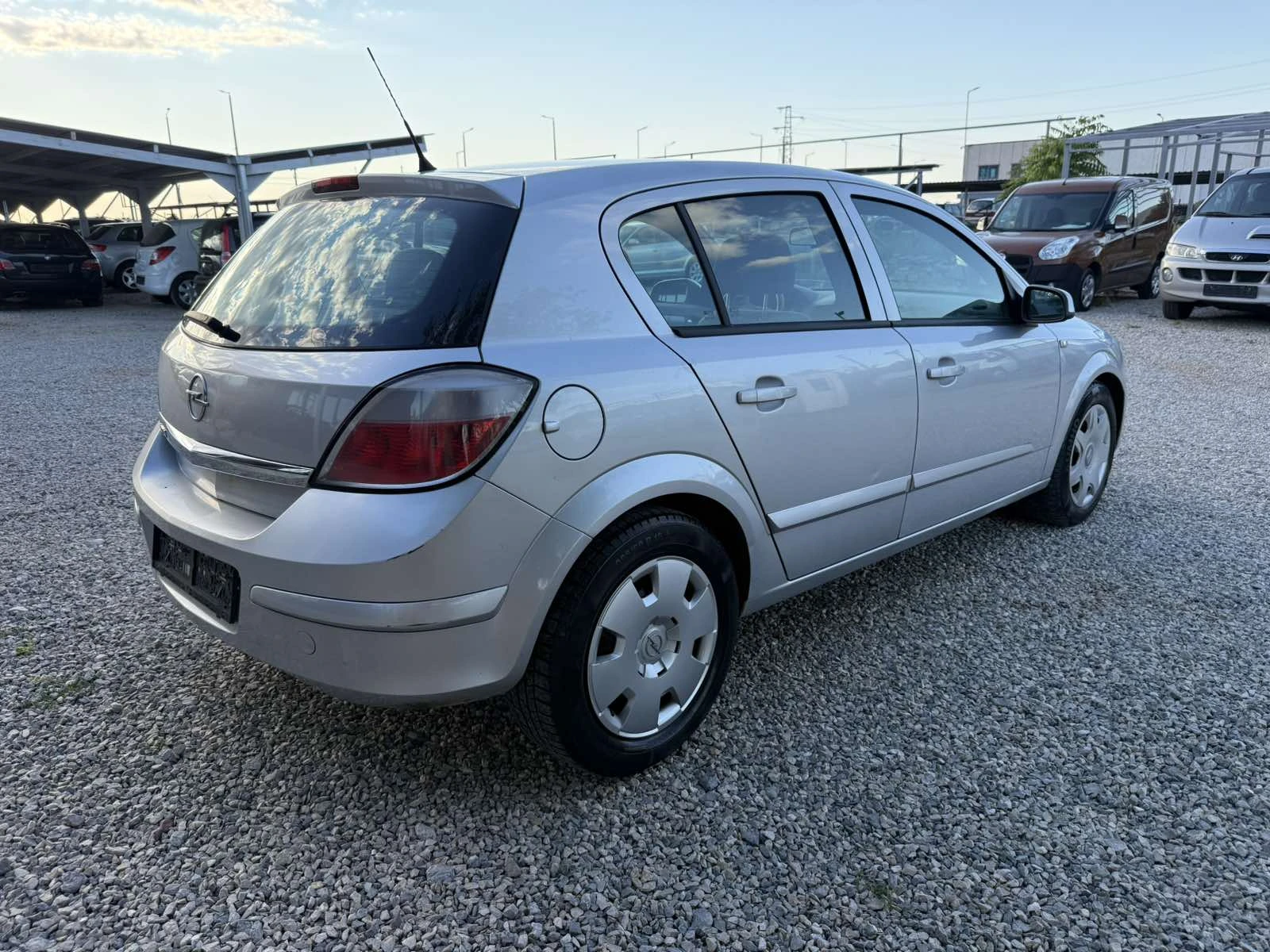 Opel Astra 1.4i 90kc, снимка 6 - Автомобили и джипове - 55260258
