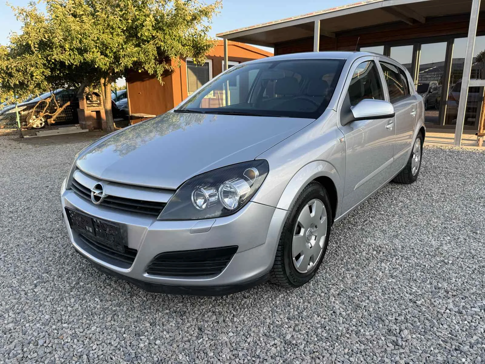 Opel Astra 1.4i 90kc, снимка 3 - Автомобили и джипове - 55260258