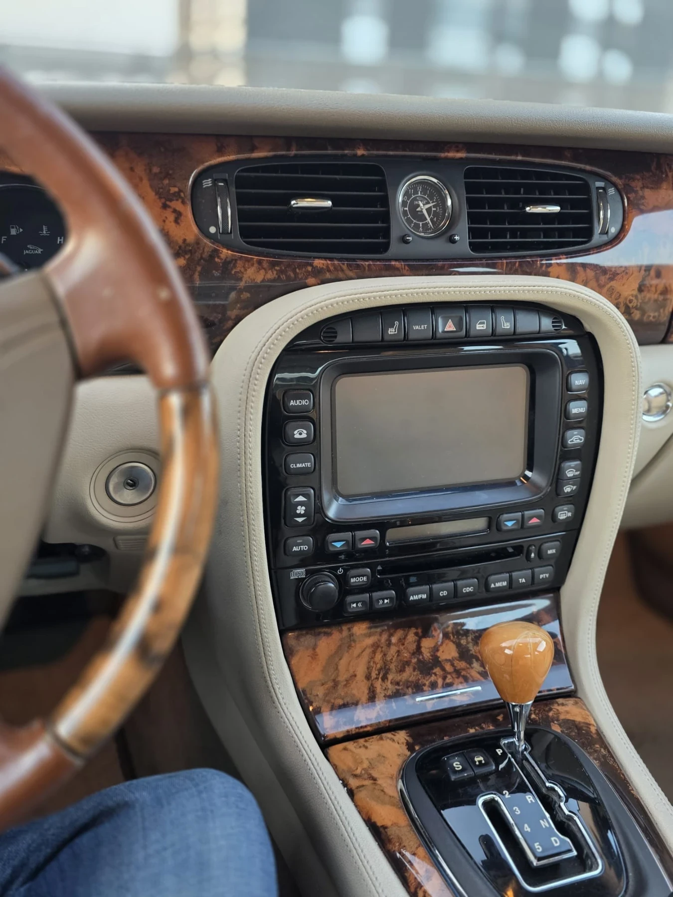 Jaguar Xj 3000 бензин V6 243кс, снимка 8 - Автомобили и джипове - 55594343
