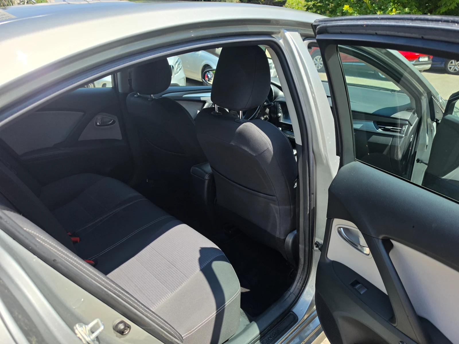 Toyota Avensis, снимка 10 - Автомобили и джипове - 55615994