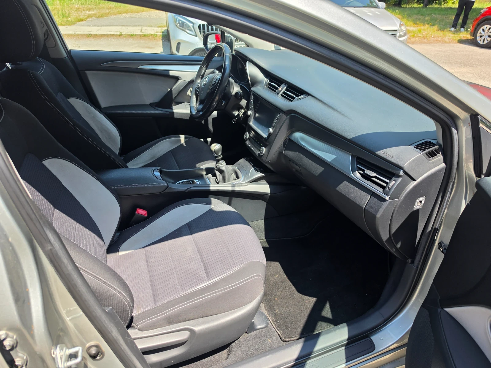 Toyota Avensis, снимка 9 - Автомобили и джипове - 55615994