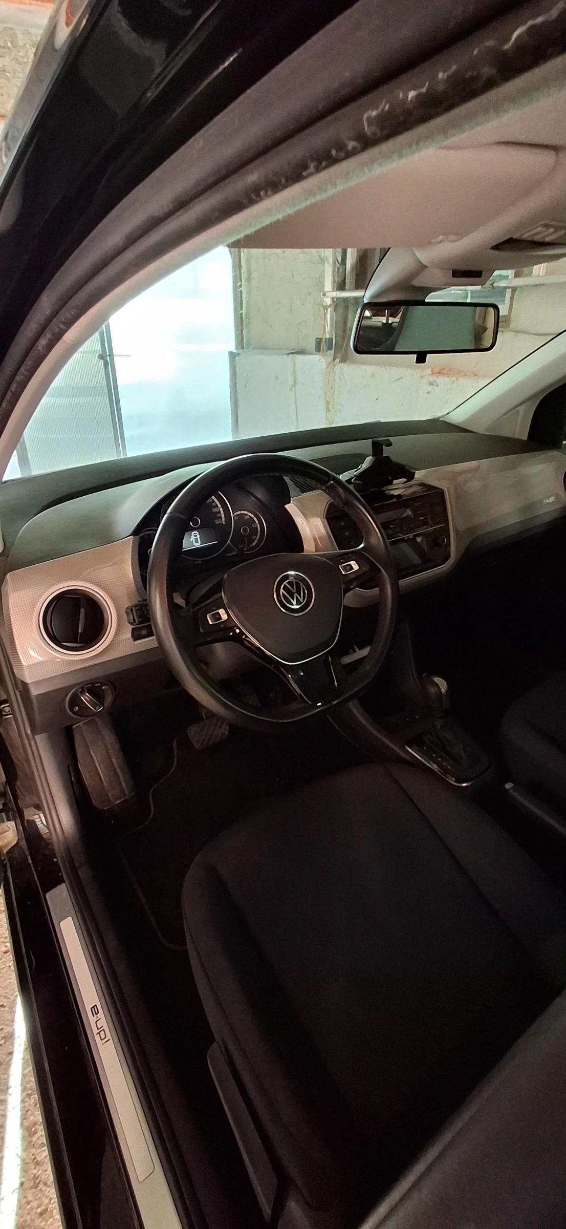 VW Up, снимка 4 - Автомобили и джипове - 55691810