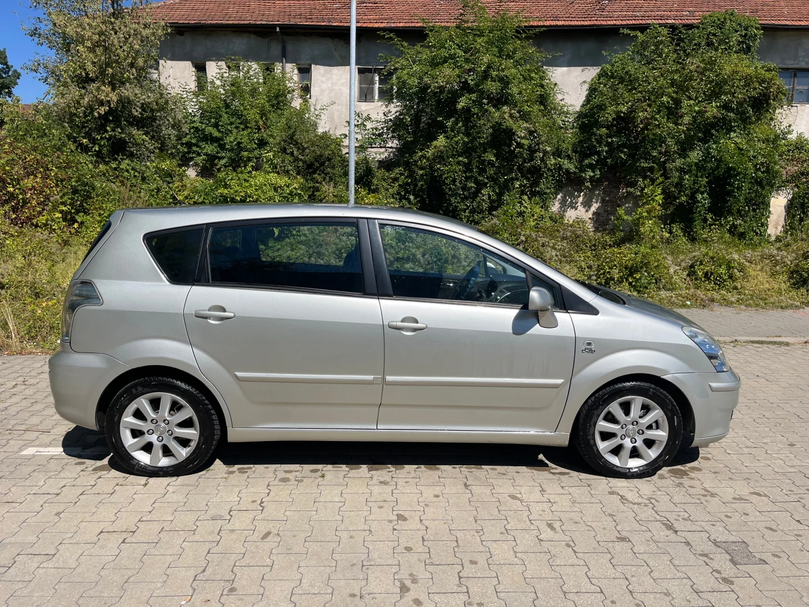 Toyota Corolla verso 2.0 D4D, снимка 6 - Автомобили и джипове - 55979537