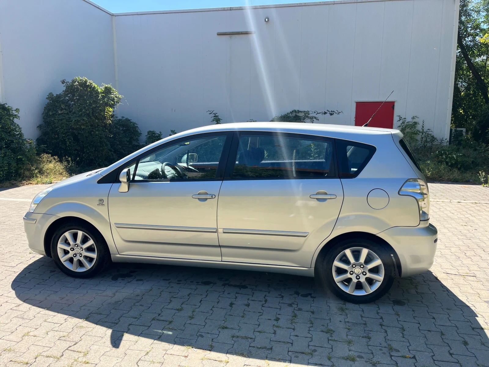 Toyota Corolla verso 2.0 D4D, снимка 3 - Автомобили и джипове - 55979537