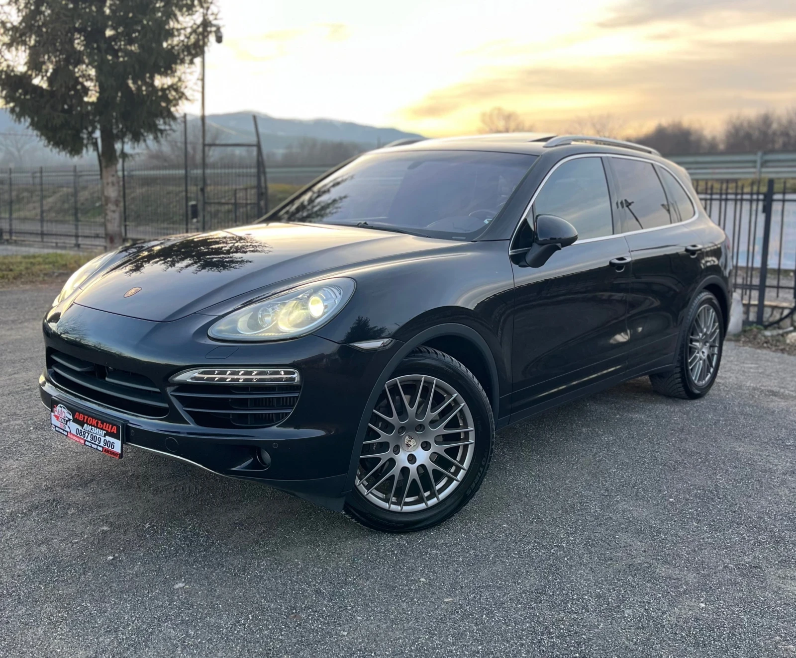 Porsche Cayenne 3.0D* DISTRONIC* SPORT* LED* FULL* ТОП СЪСТОЯНИЕ - изображение 2