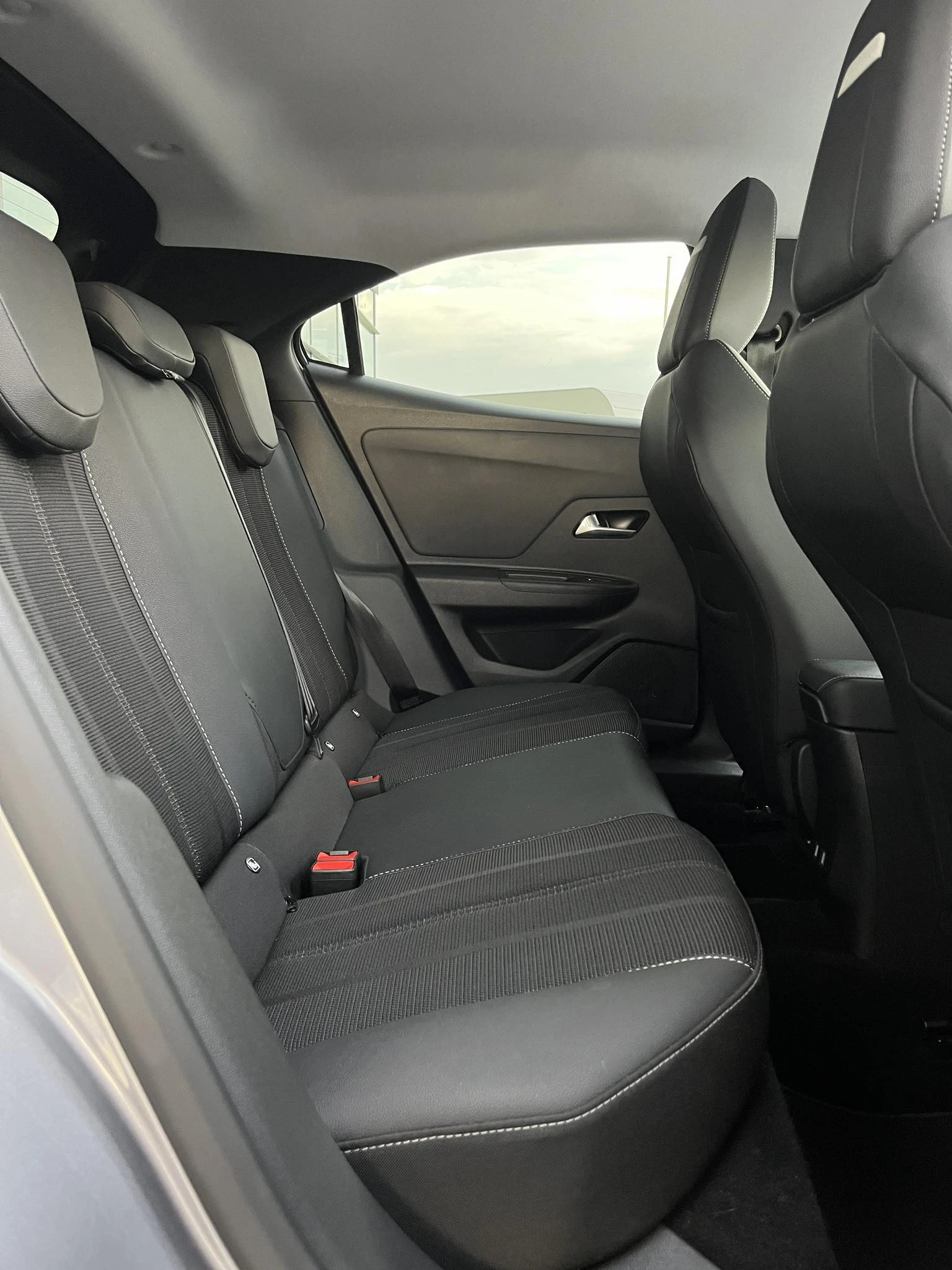 Opel Mokka -e 50kw Elegance - изображение 9