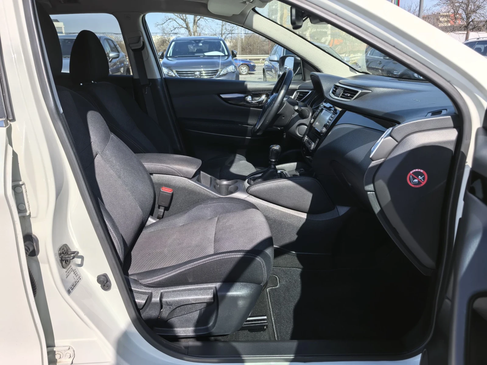 Nissan Qashqai 1.2T Panorama 149х.км!!! Изключителна!!! , снимка 9 - Автомобили и джипове - 53848217