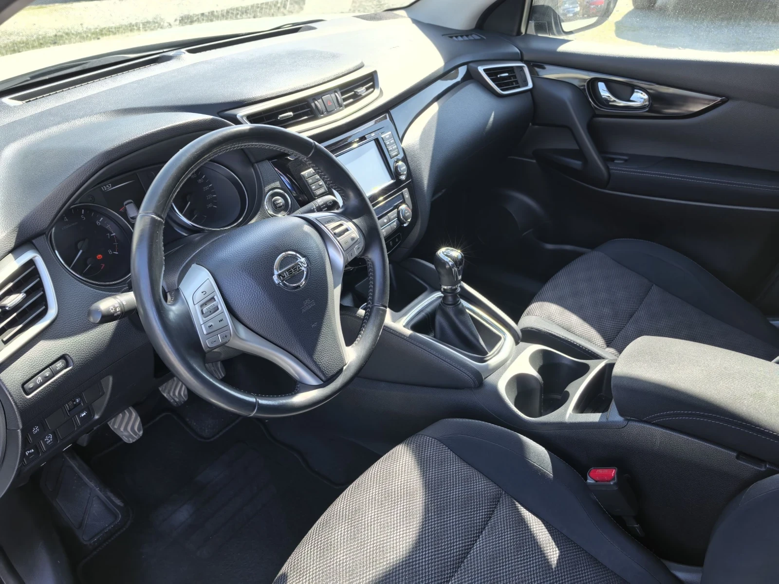 Nissan Qashqai 1.2T Panorama 149х.км!!! Изключителна!!! , снимка 14 - Автомобили и джипове - 53848217