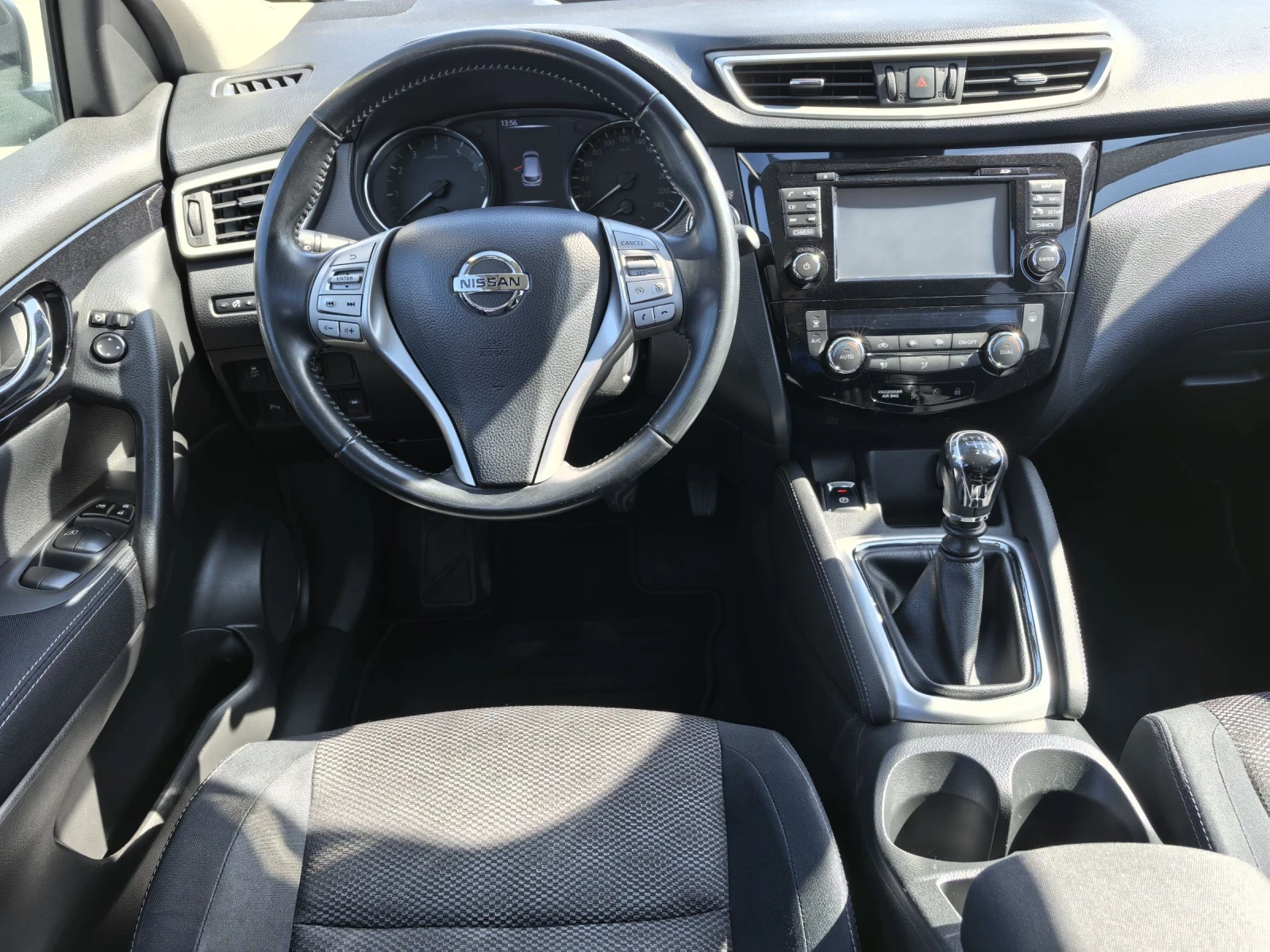 Nissan Qashqai 1.2T Panorama 149х.км!!! Изключителна!!! , снимка 10 - Автомобили и джипове - 53848217