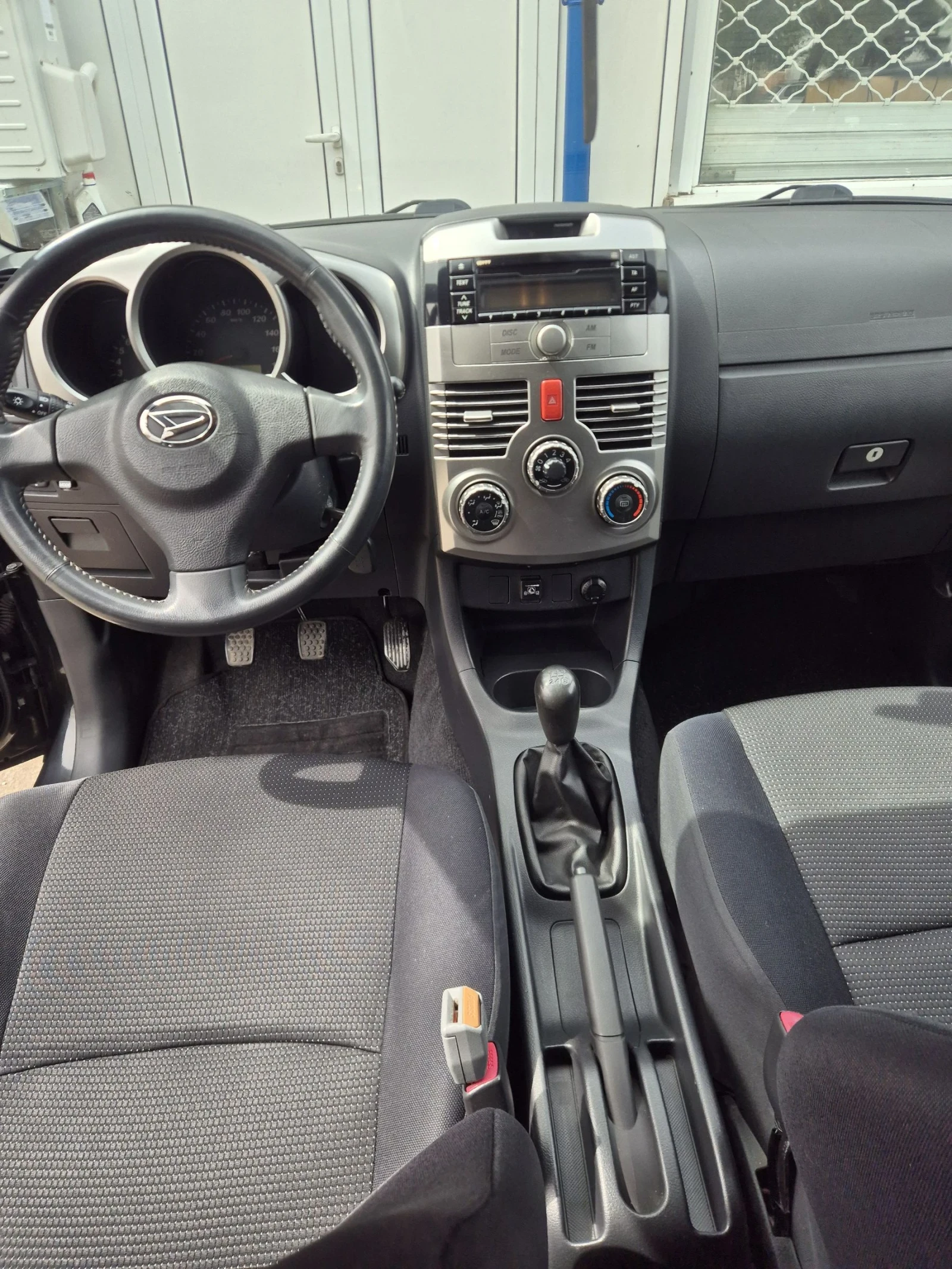 Daihatsu Terios 1.5i-4x4 GPL, снимка 13 - Автомобили и джипове - 54190029