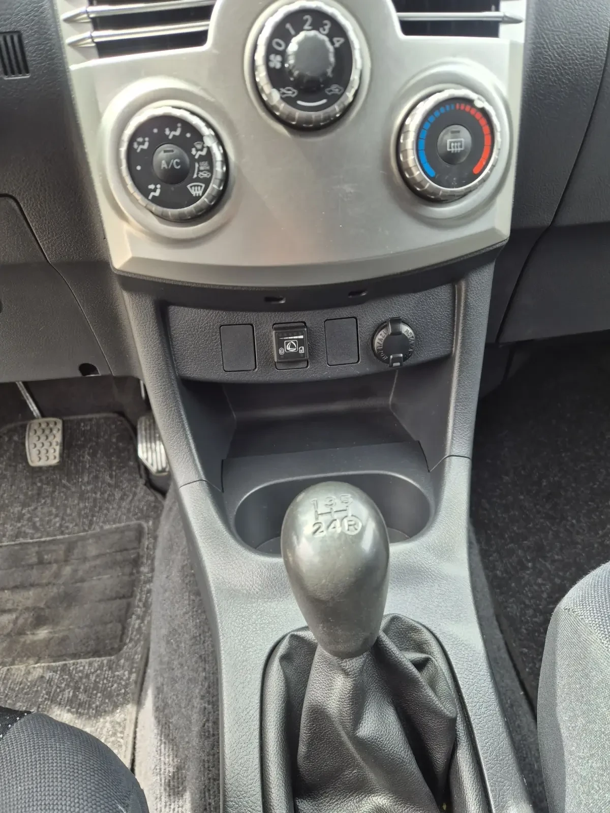 Daihatsu Terios 1.5i-4x4 GPL, снимка 16 - Автомобили и джипове - 54190029