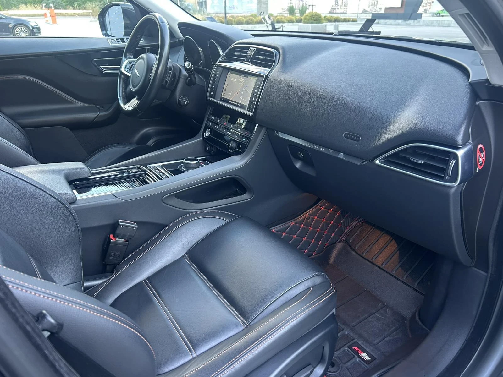 Jaguar F-PACE * 2.0* 180к.с* 4X4* FULL* OPTION* , снимка 11 - Автомобили и джипове - 55228202