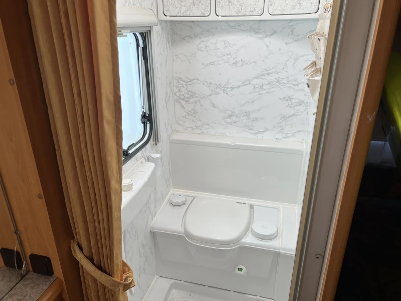 Каравана LMC Dominant, снимка 9 - Каравани и кемпери - 52960540