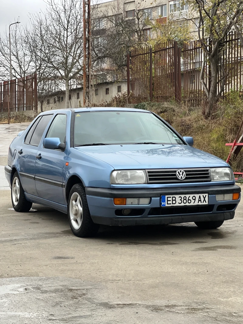 VW Vento 1.6, снимка 1 - Автомобили и джипове - 47978810