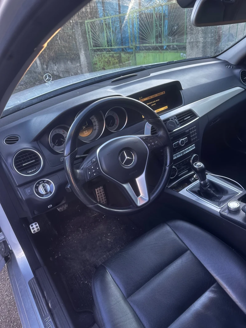 Mercedes-Benz C 220, снимка 4 - Автомобили и джипове - 48073494