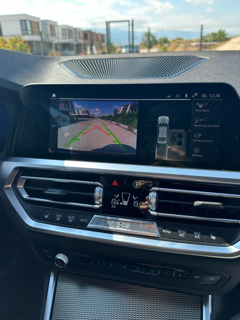 BMW 320 xDrive, снимка 12 - Автомобили и джипове - 52310822