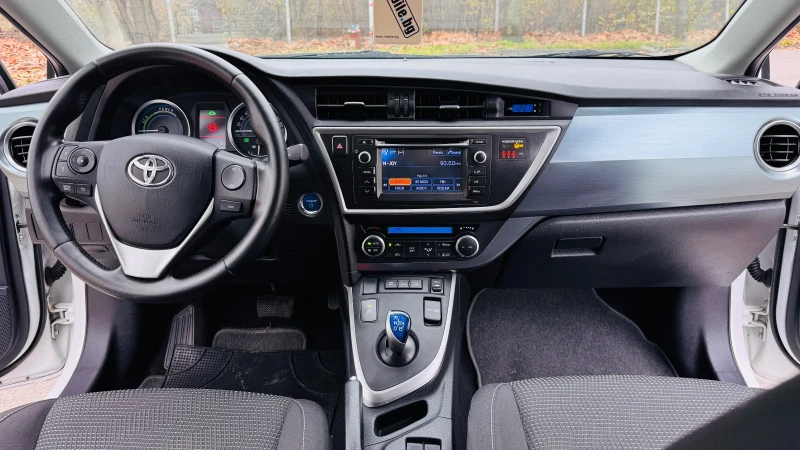 Toyota Auris 1.8 Hybrid, снимка 9 - Автомобили и джипове - 52799330