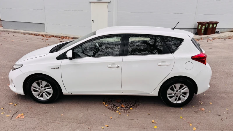 Toyota Auris 1.8 Hybrid, снимка 8 - Автомобили и джипове - 52799330
