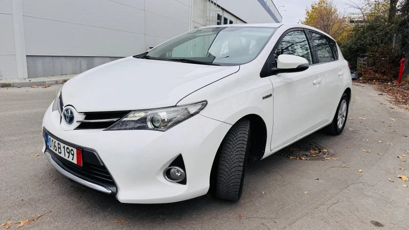 Toyota Auris 1.8 Hybrid, снимка 2 - Автомобили и джипове - 52799330