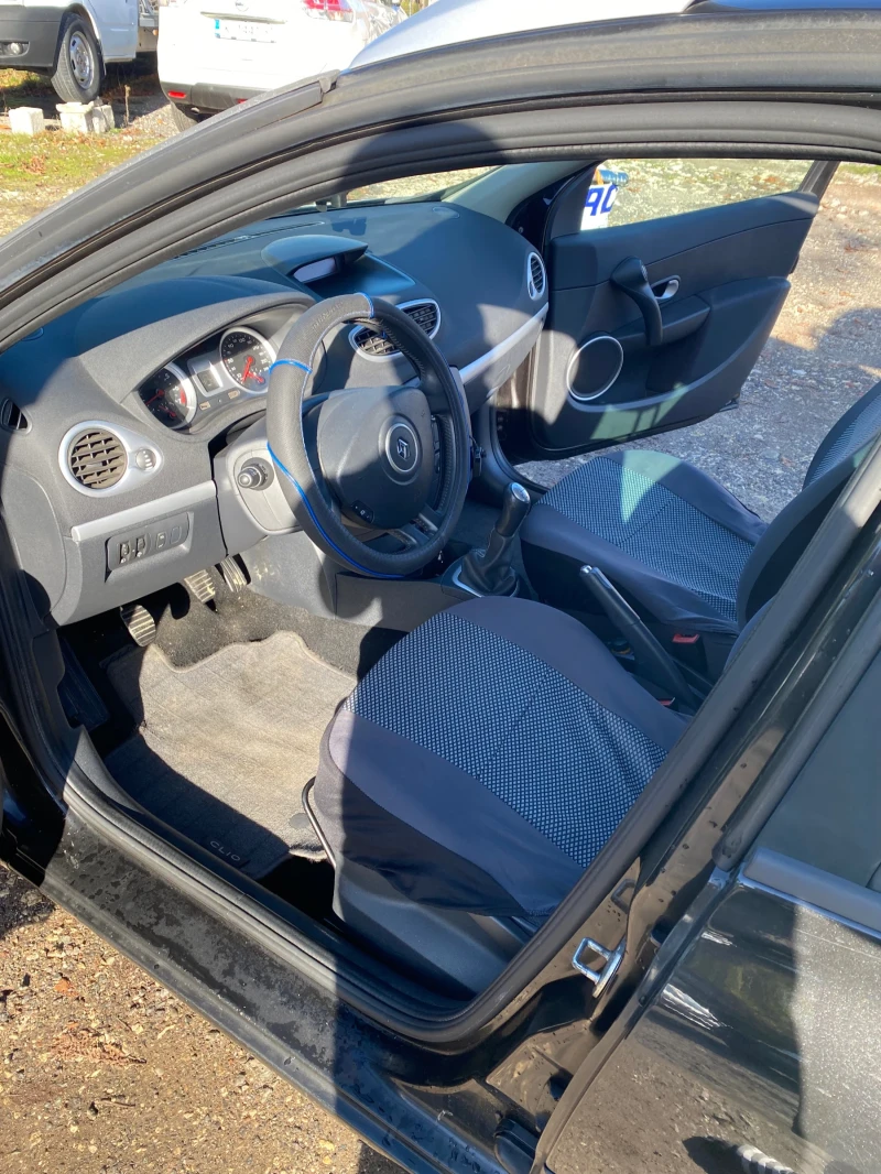 Renault Clio, снимка 8 - Автомобили и джипове - 52851699