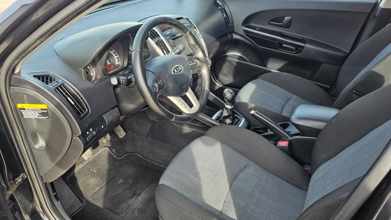 Kia Ceed 1.6 crdi, снимка 11 - Автомобили и джипове - 52886694