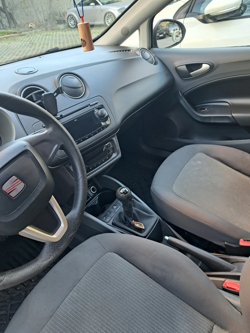 Seat Ibiza TSI, снимка 8 - Автомобили и джипове - 53052619