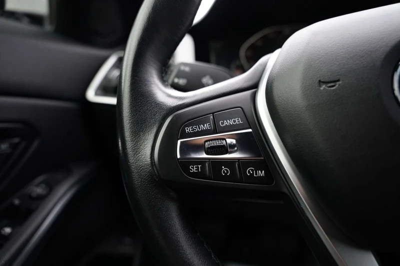 BMW 330 * xDrive * CARFAX * ЦЕНА ДО БГ, снимка 15 - Автомобили и джипове - 53087147