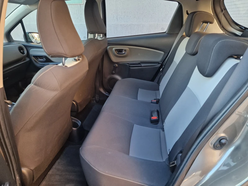 Toyota Yaris 1.5 Автоматик от България, снимка 12 - Автомобили и джипове - 53229544