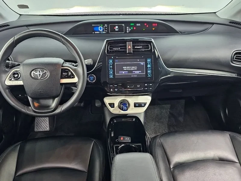 Toyota Prius 4Th Generation 1.8 E, снимка 7 - Автомобили и джипове - 56355000